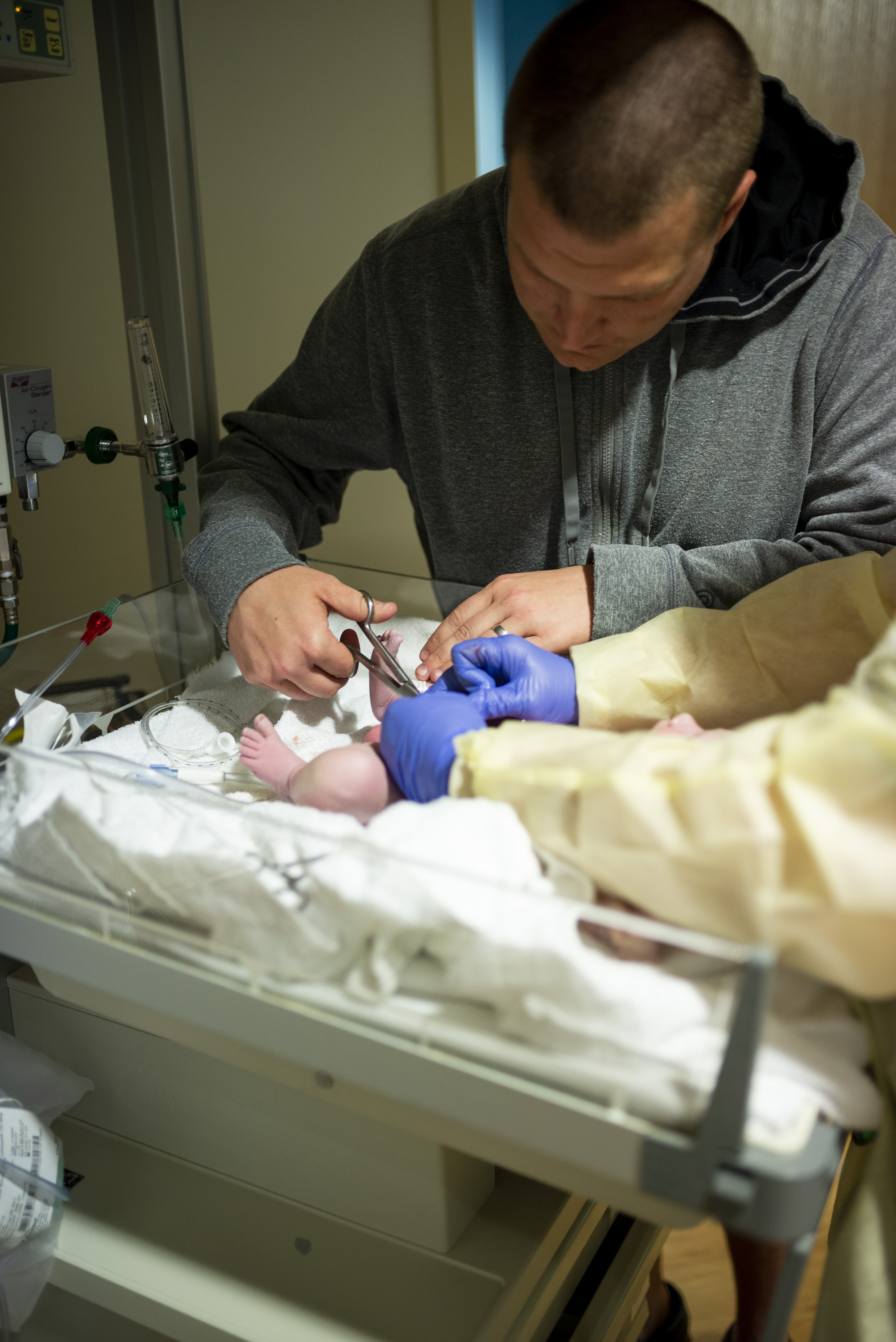 Umbilical Cord Cutting after birth in AAMC hospital